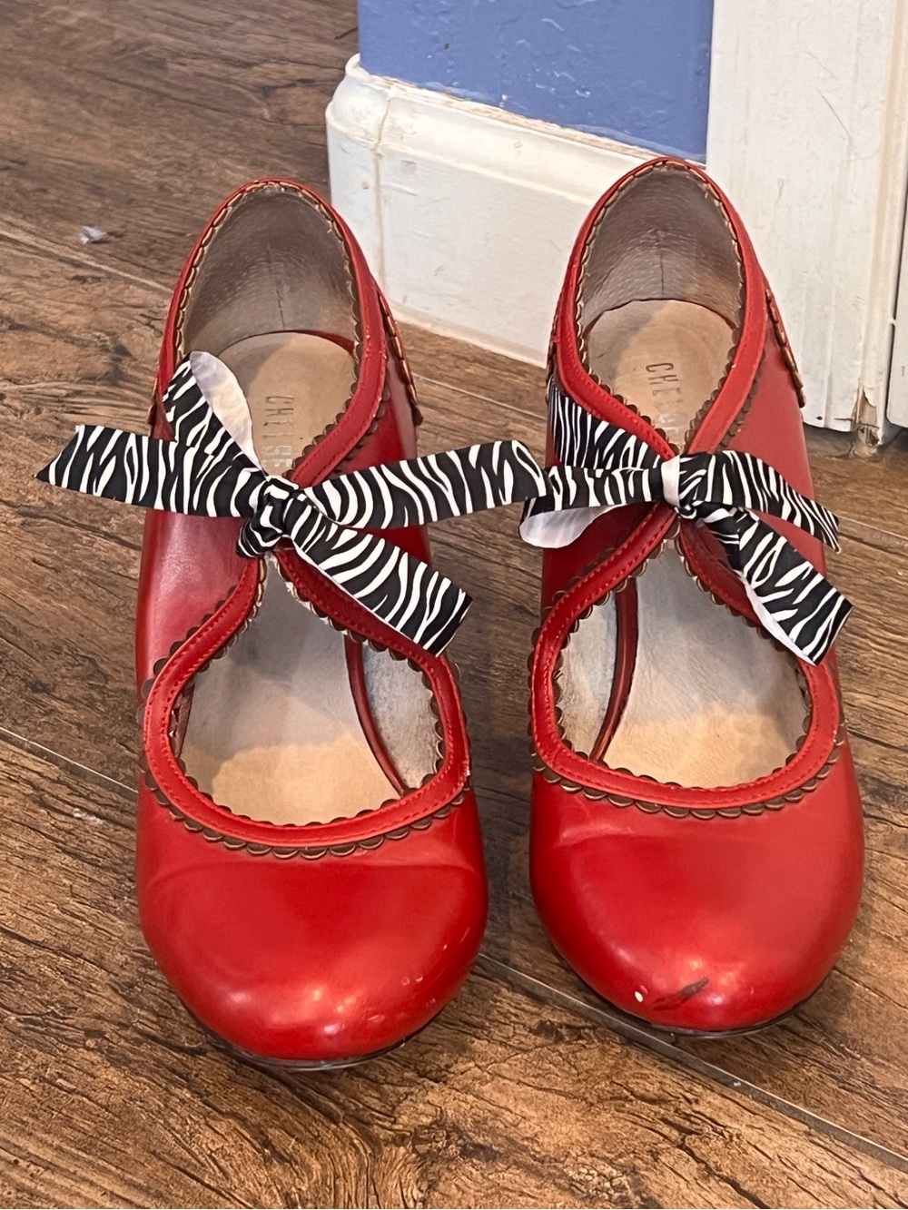 Chelsea Crew Vintage Retro Red Leather Scalloped Cutout Mary Jane Pumps